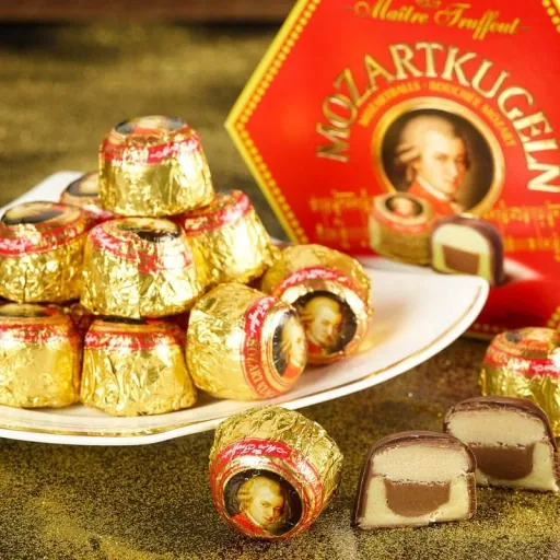 Maitre Truffout Original Österreichische Mozartkucheln / Mozart Bonbons - Schokoladenbonbons - 45 Stück - 3 x 300g