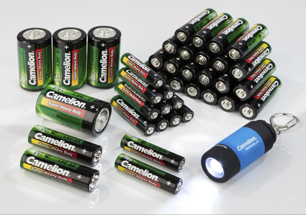 Zink-Kohle Batterie Sparpack 40-teilig mit LED Taschenlampe