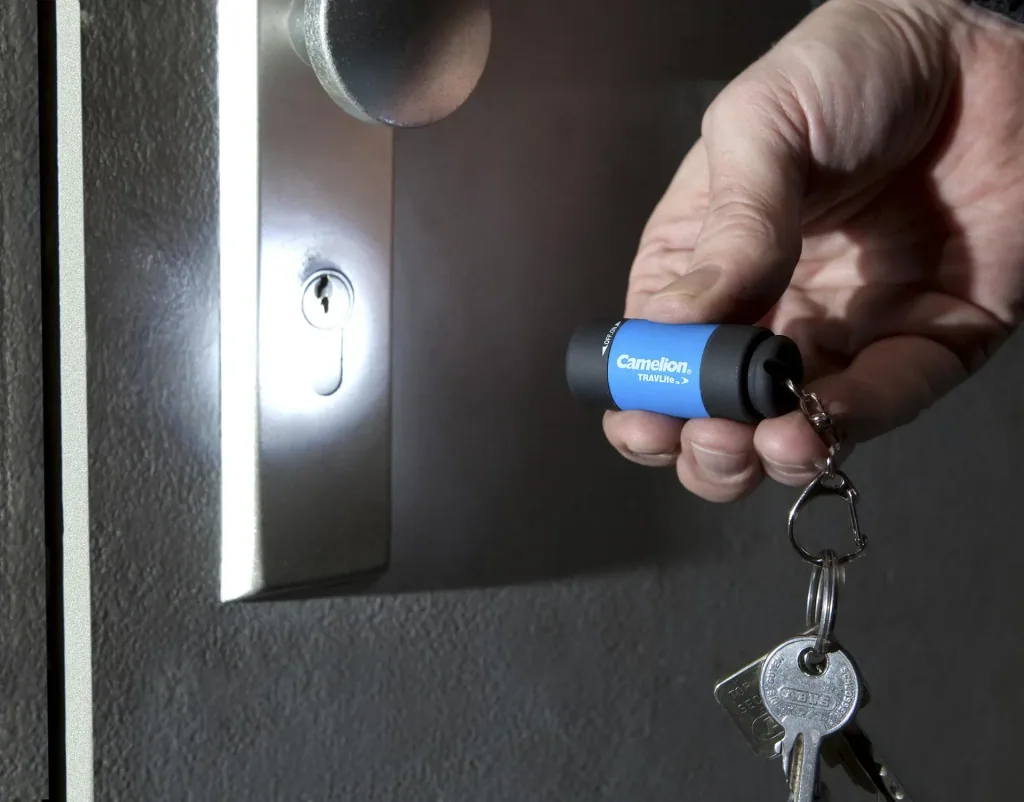 Zink-Kohle Batterie Sparpack 40-teilig mit LED Taschenlampe