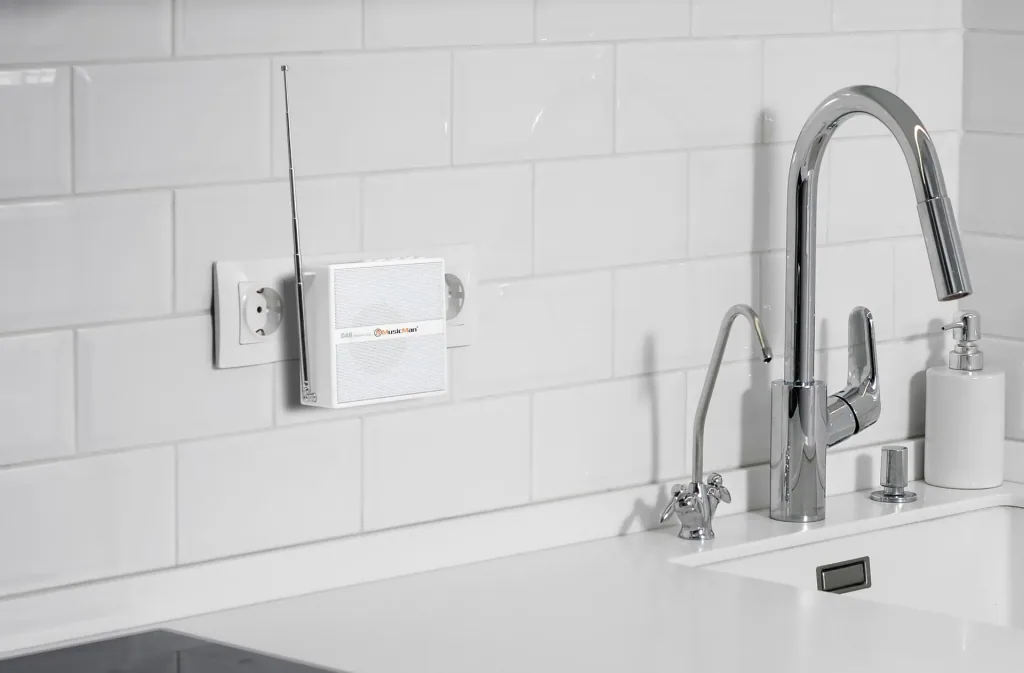 Socket Soundstation -Portabler Lautsprecher mit DAB+, FM-Radio, Bluetooth und AUX-In