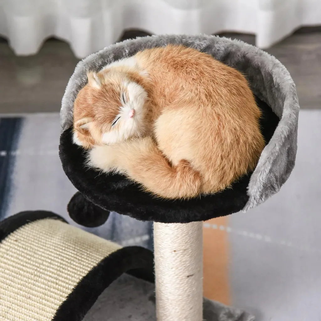 Katzenbaum mit Plüsch