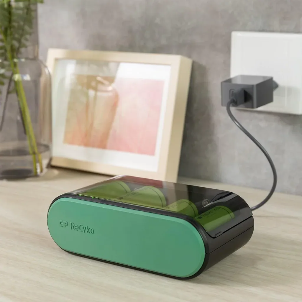 USB Universalladegerät für alle gängigen NiMH Akkus
