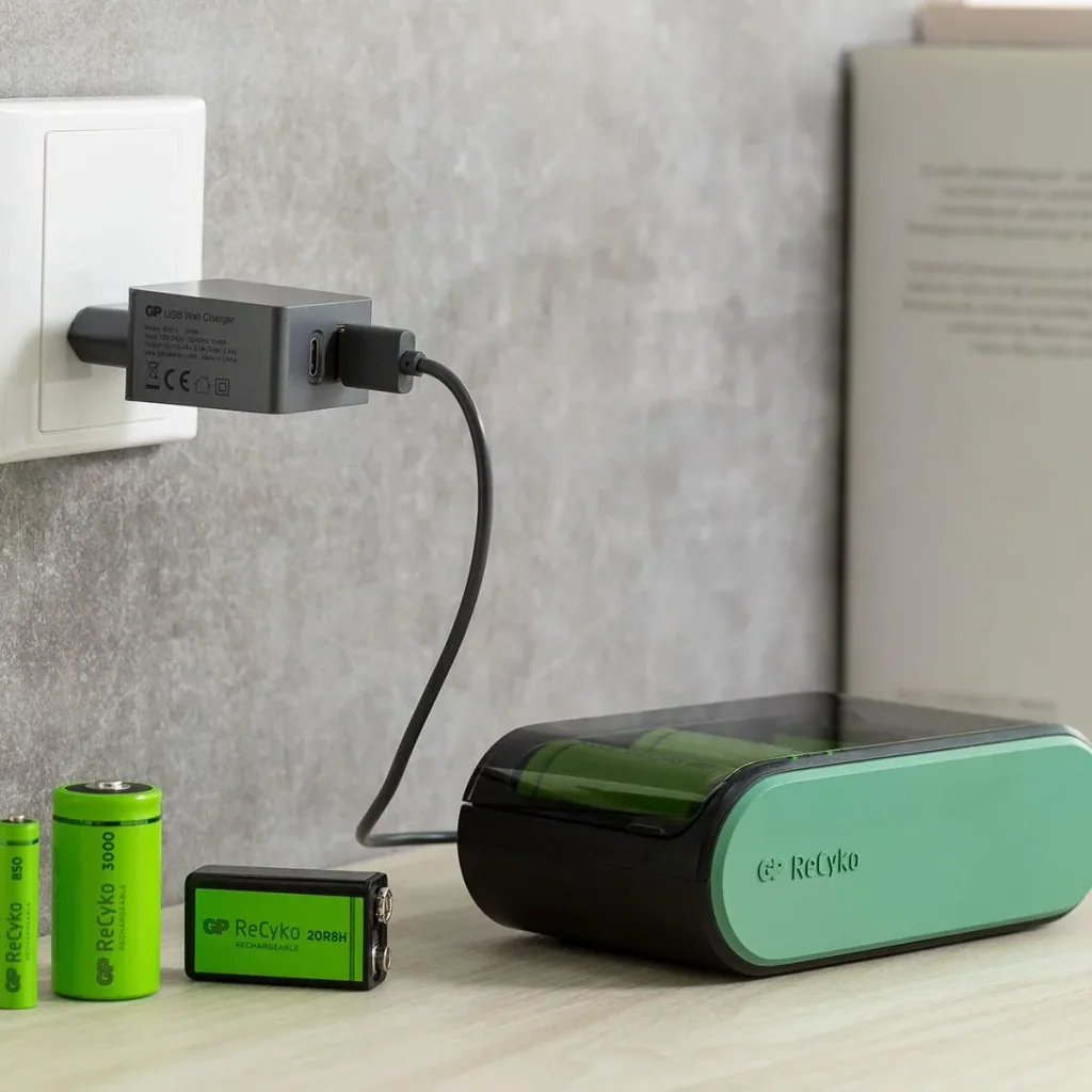 USB Universalladegerät für alle gängigen NiMH Akkus
