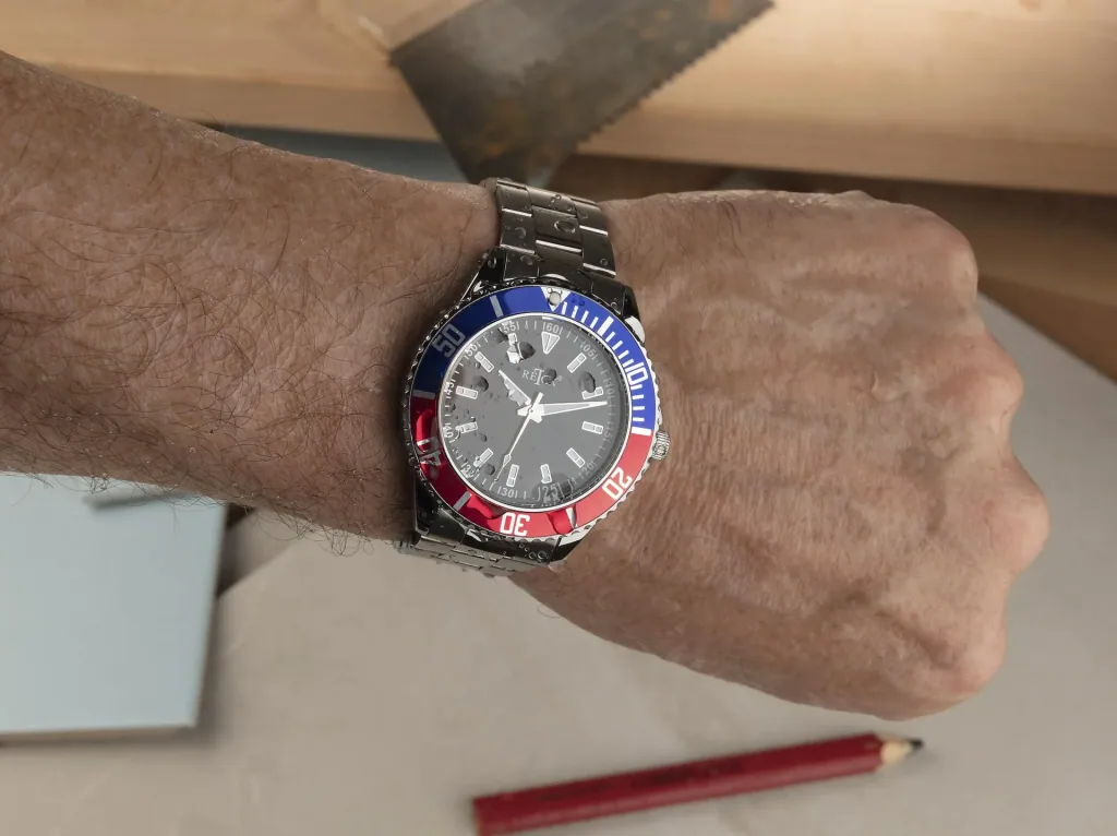 Herren-Armbanduhr, "Retox-Master" mit 2 farbiger Lünette und Edelstahlband, 3 bar wasserdicht