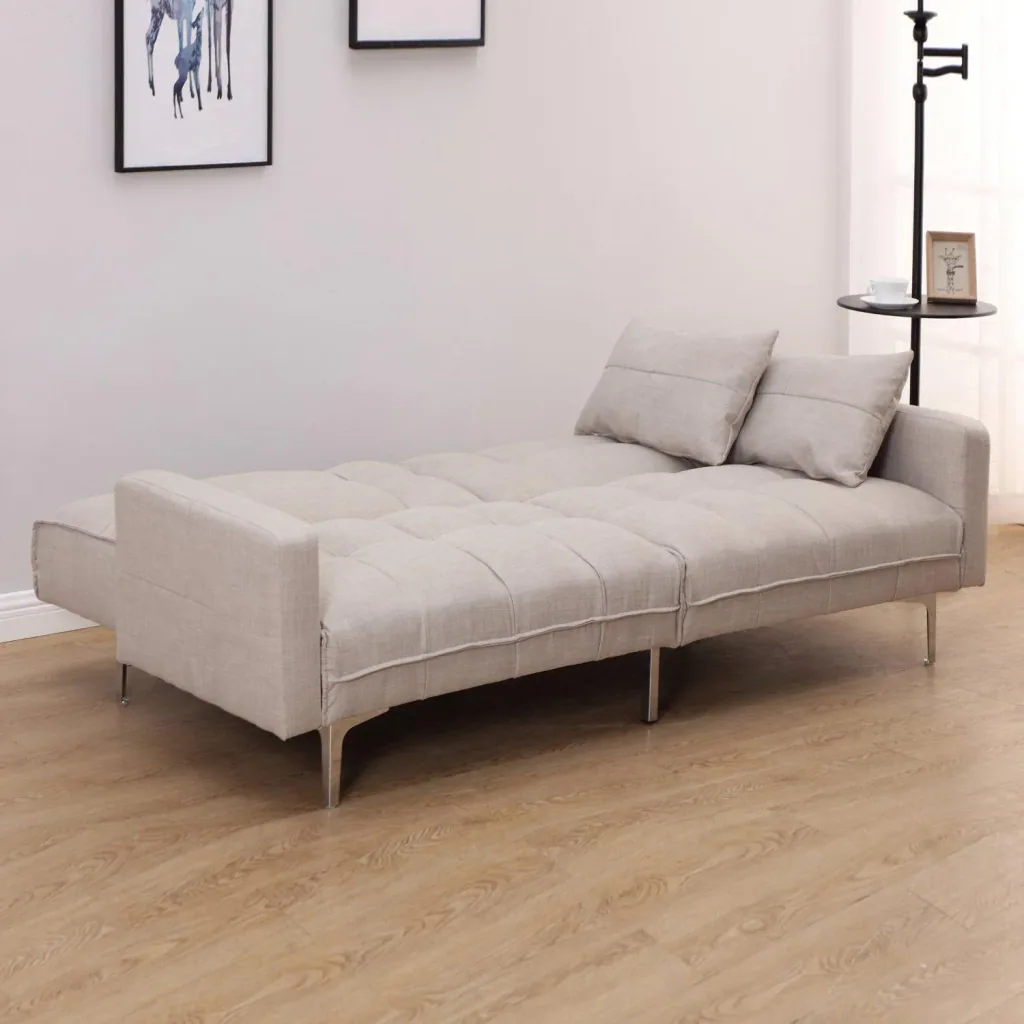 Schlafcouch mit Kissen