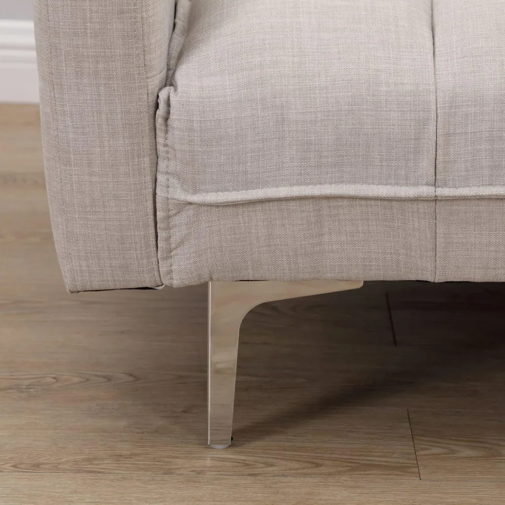 Schlafcouch mit Kissen