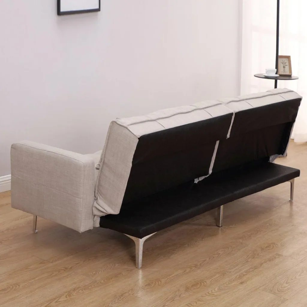 Schlafcouch mit Kissen