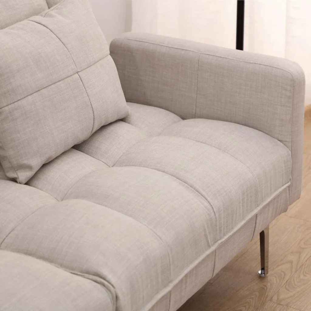 Schlafcouch mit Kissen