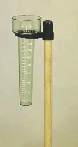 Regenmesser mit Halterung