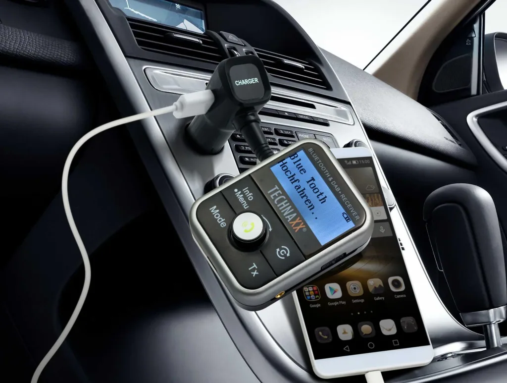 DAB+ und FM Bluetooth Transmitter mit Freisprechfunktion, Ladefunktion, Radio und MP3-Player