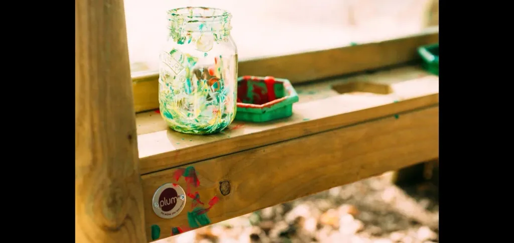 Discovery Tafel Outdoor Schreib- und Maltafel für Kinder aus Holz, Pflanzkübel, Windspiel, natur