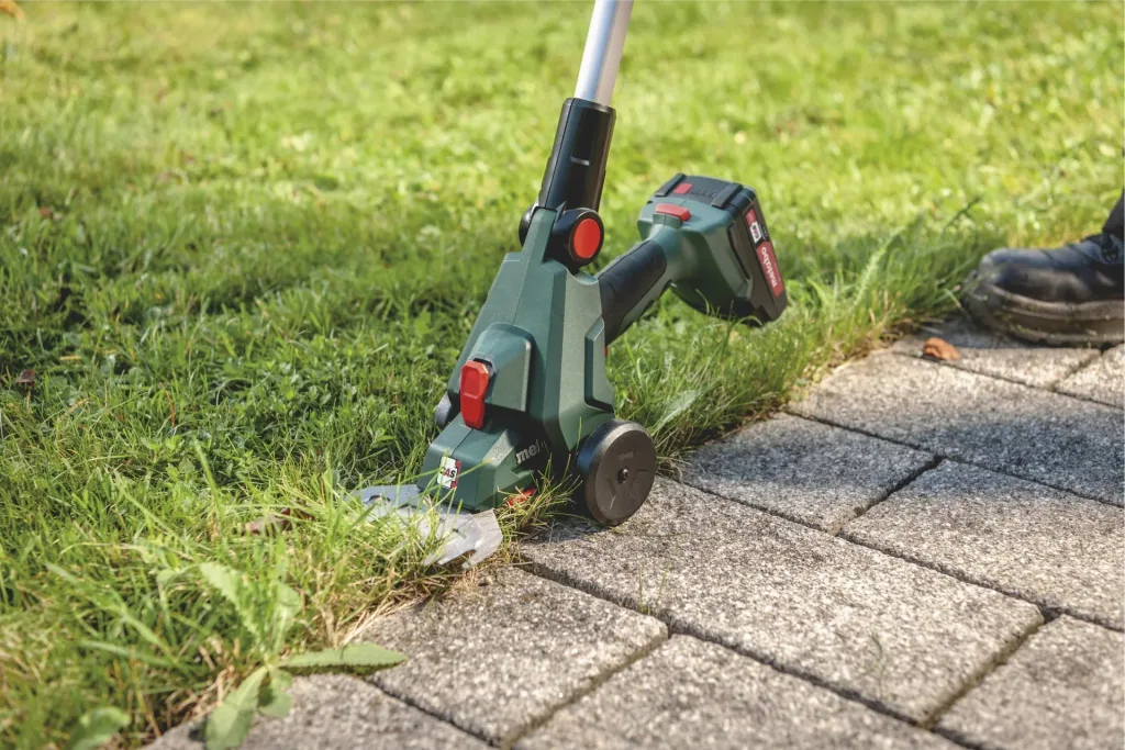 Akku-Strauch- und Grasschere SGS 18 LTX Q in metaBOX 145 L