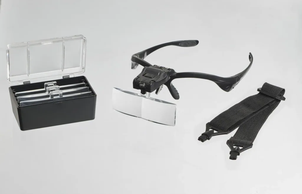 LED-Lupenbrille mit 5 Vergrößerungseinsätzen