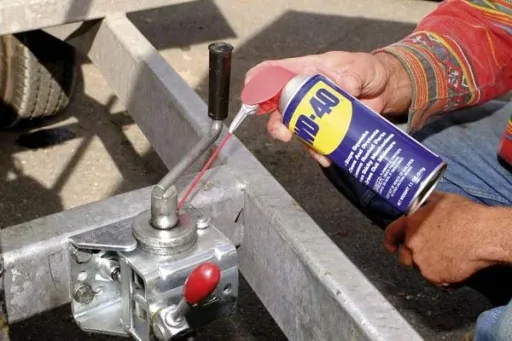 WD40 Universalspray 300ml inkl. Kanister-Handpumpe